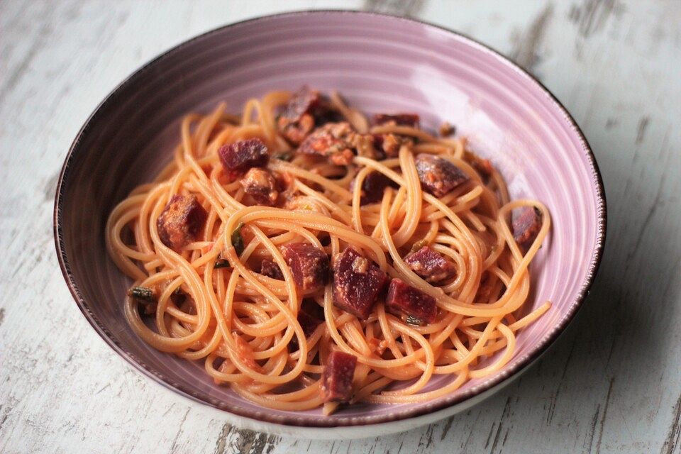 Spaghetti mit Randen-Gorgonzola-Sauce