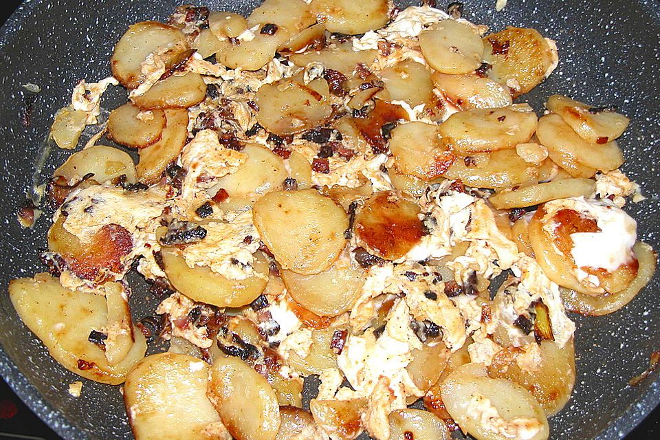 Bratkartoffeln mit Ei Bratkartoffeln mit Ei