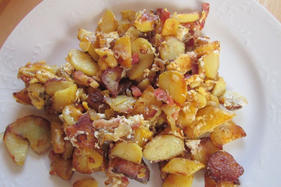 Bratkartoffeln mit Ei Bratkartoffeln mit Ei