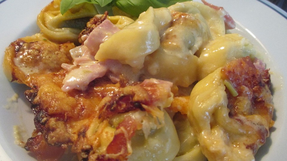 Überbackene Tortellini in einer Knoblauch-Sahnesauce von maasta