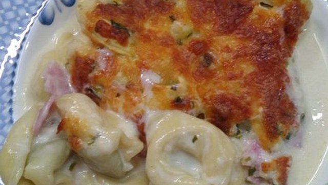 Überbackene Tortellini in einer Knoblauch-Sahnesauce von maasta