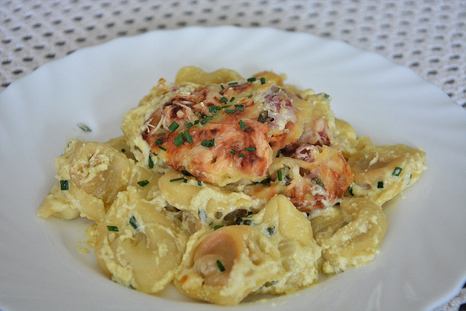 Überbackene Tortellini in einer Knoblauch-Sahnesauce