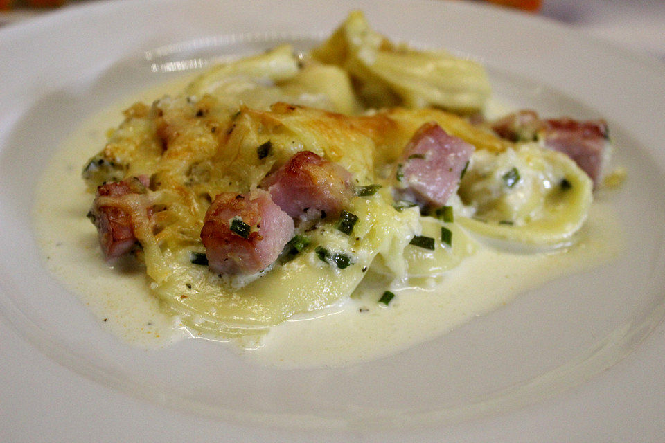 Überbackene Tortellini in einer Knoblauch-Sahnesauce