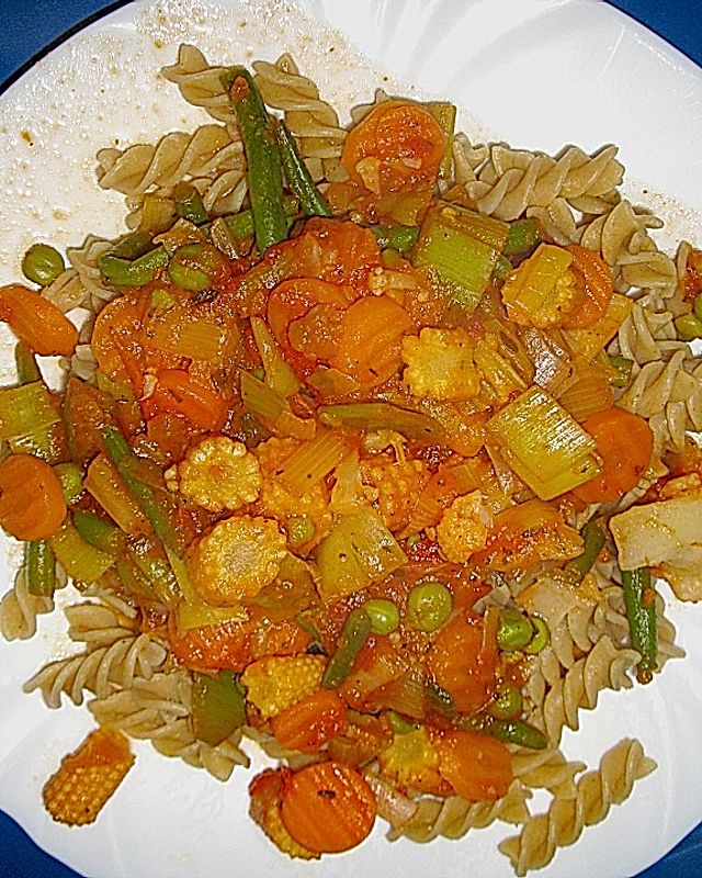 Curry - Vollkorn - Fusilli zu Sauce 'Neapoletana'