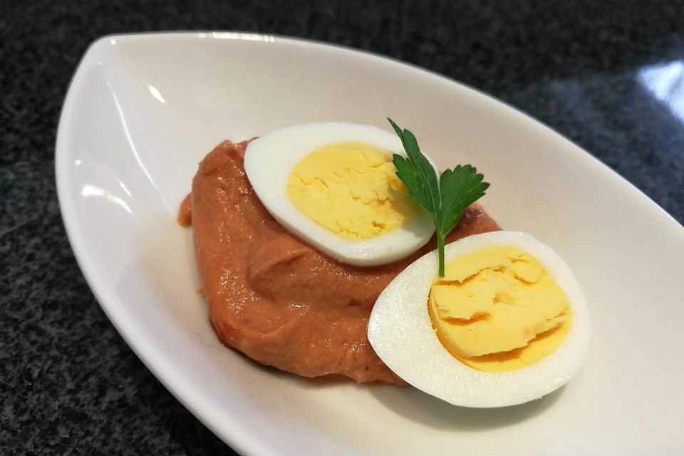 Wachtelei mit Tomatenmousse