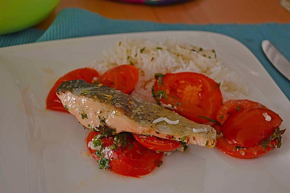 Limettenlachs auf Tomaten - Knoblauch - Bett