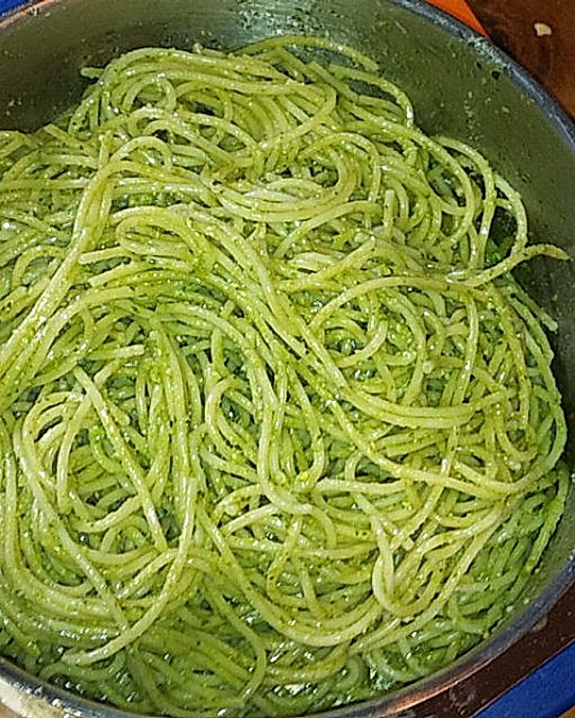 Spaghetti mit grünen Bohnen und Petersilienpesto