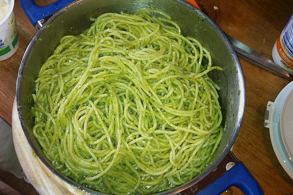 Spaghetti mit grünen Bohnen und Petersilienpesto