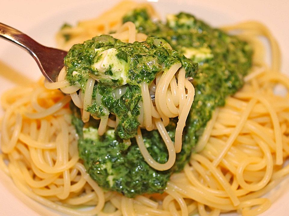 Spaghetti mit Spinat - Feta - Knobi - Soße von funny66| Chefkoch