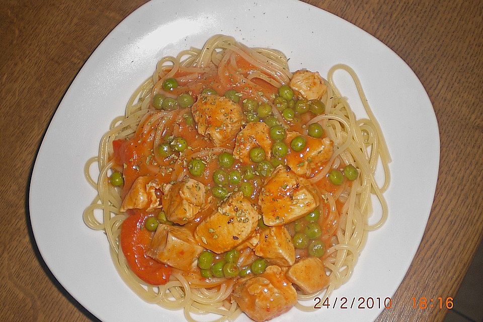 Spaghetti in Paprikasoße mit Hähnchen