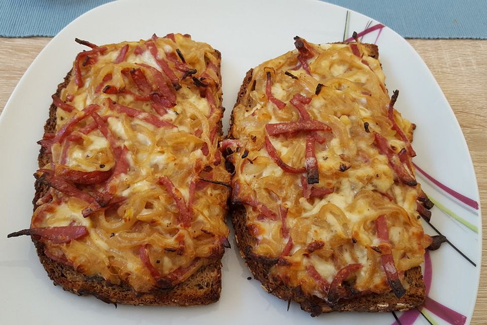 Zwiebelkuchen-Schnitte 'moderne Art'