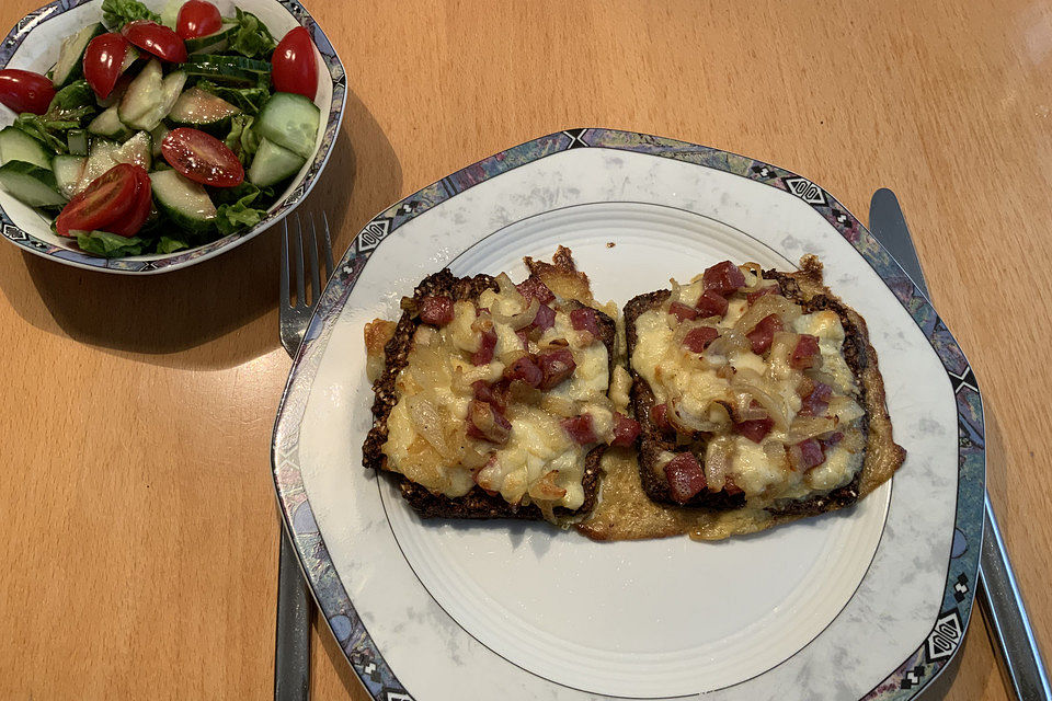 Zwiebelkuchen-Schnitte 'moderne Art'