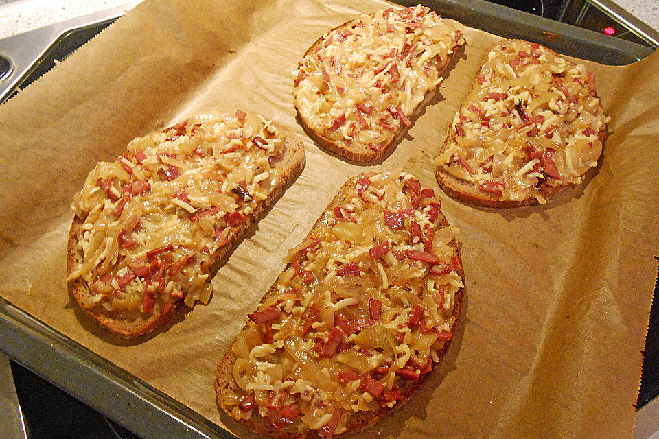 Zwiebelkuchen-Schnitte 'moderne Art'