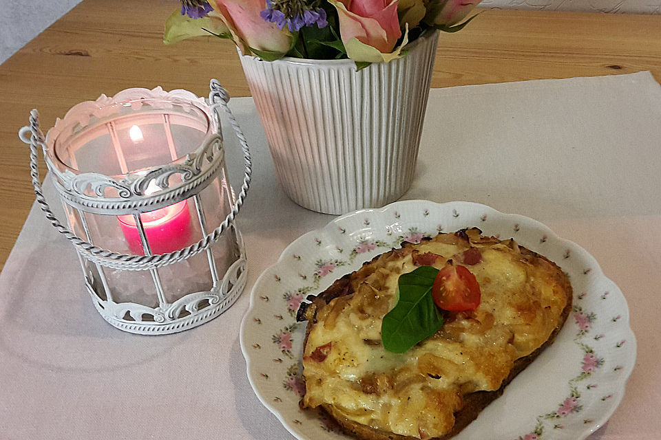 Zwiebelkuchen-Schnitte 'moderne Art'