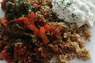 Arabische Hackfleisch - Gemüse - Pfanne mit Couscous Arabische Hackfleisch - Gemüse - Pfanne mit Couscous