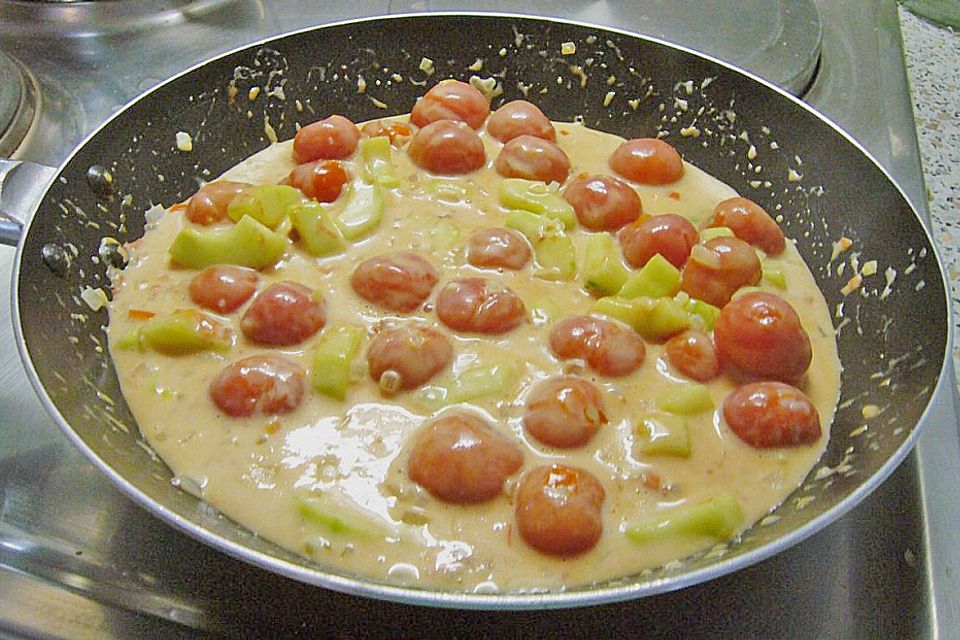 Pasta mit Tomaten-Gurken-Brunch-Sauce