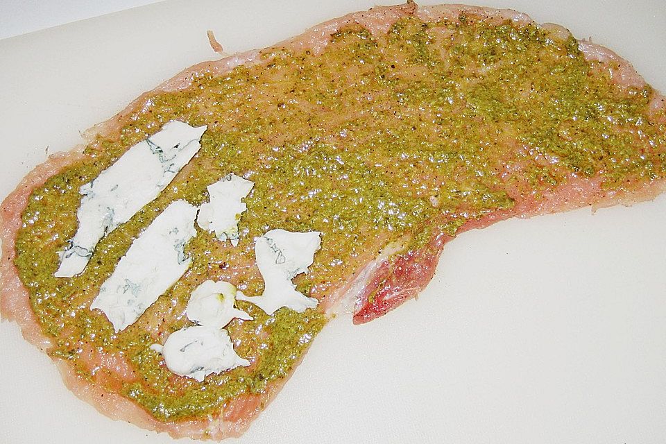 Pestoschnitzel mit Gorgonzola