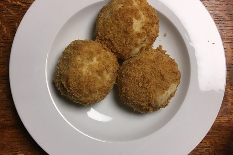 Marillenknödel mit Kartoffelteig