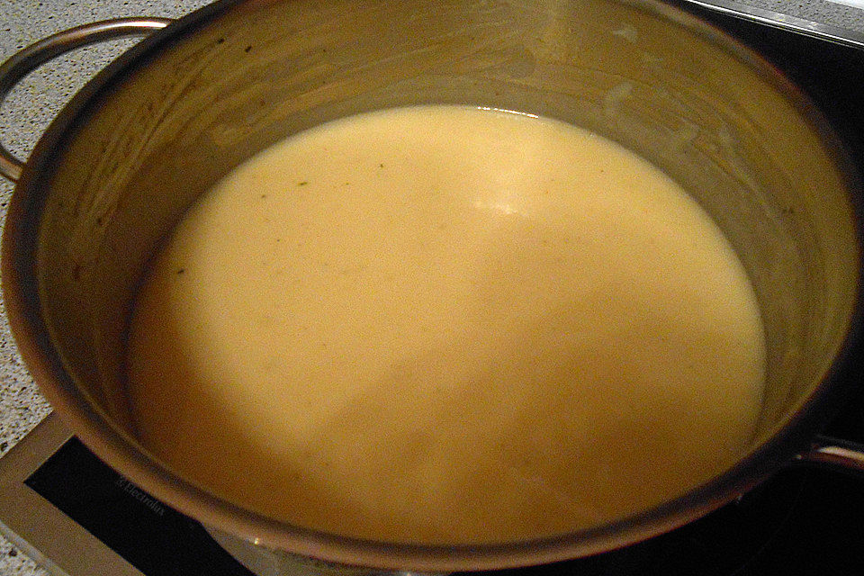 Kartoffelcremesuppe mit Räucherlachs