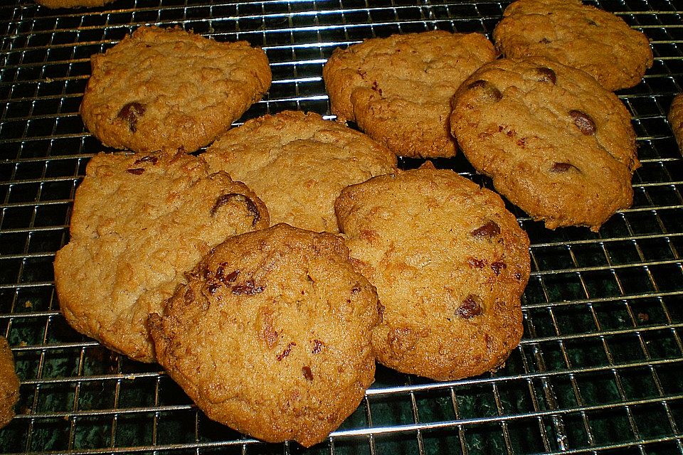 Vanishing Oatmeal Raisin Cookies