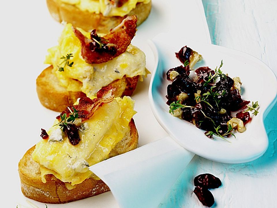 Crostini mit Gorgonzola - Omelett und Cranberry - Kresse - Salsa von us ...
