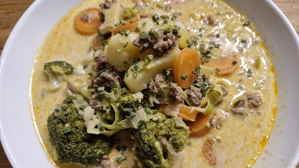 Claudis Kartoffel-Gemüse-Käsesuppe von bommelchen