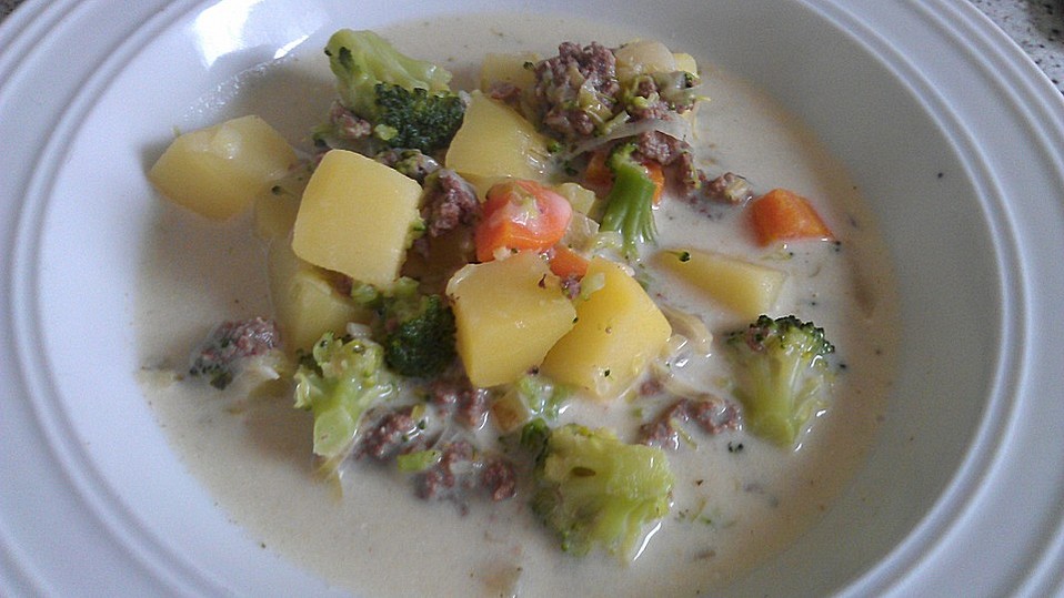 Claudis Kartoffel-Gemüse-Käsesuppe von bommelchen