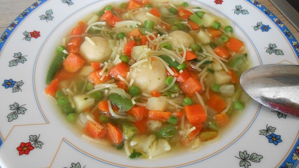 Leckere Gemüsesuppe nach Art von Opa Alois von zwergenmuomi Leckere Gemüsesuppe nach Art von Opa Alois von zwergenmuomi