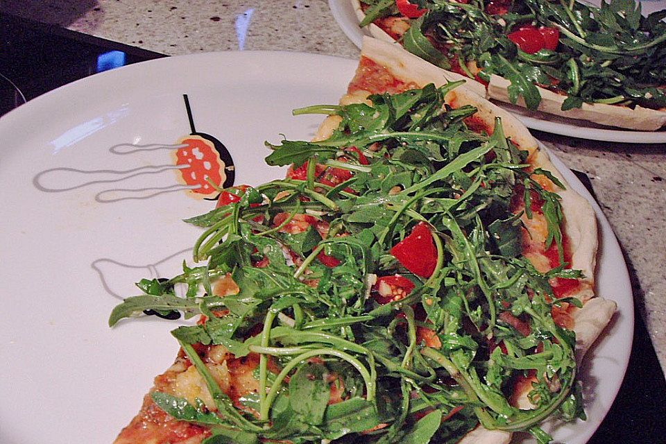 Pizza mit Shrimps, Rucola & Kirschtomaten