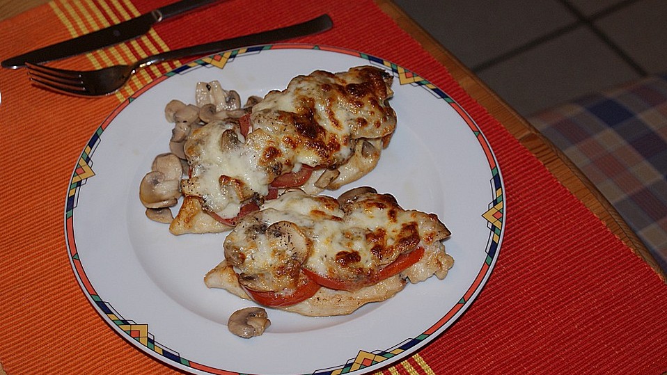 Überbackene Hähnchenfiletsteaks mit Tomate und Champignons von ...