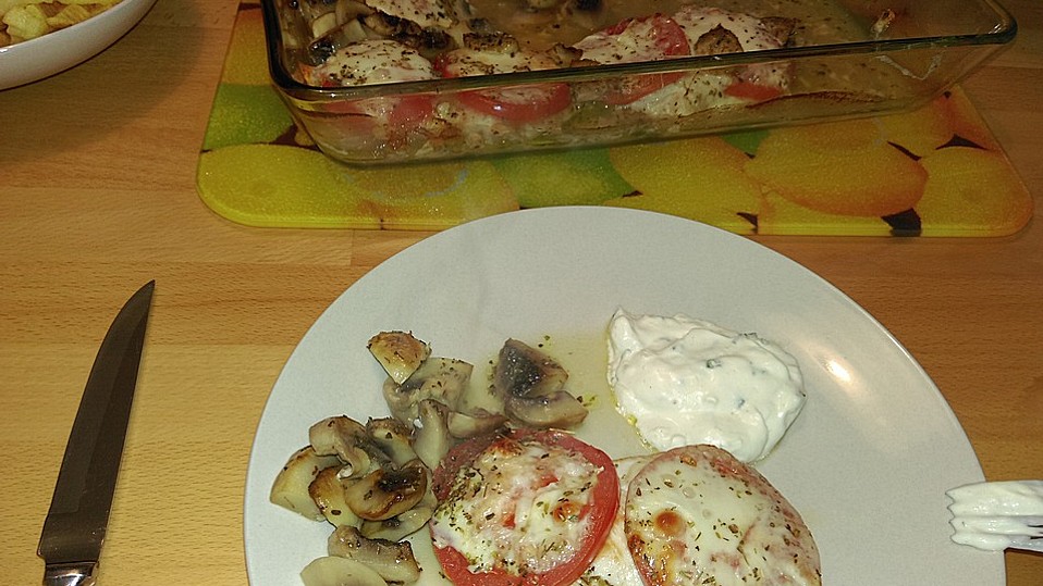 Überbackene Hähnchenfiletsteaks mit Tomate und Champignons von ...