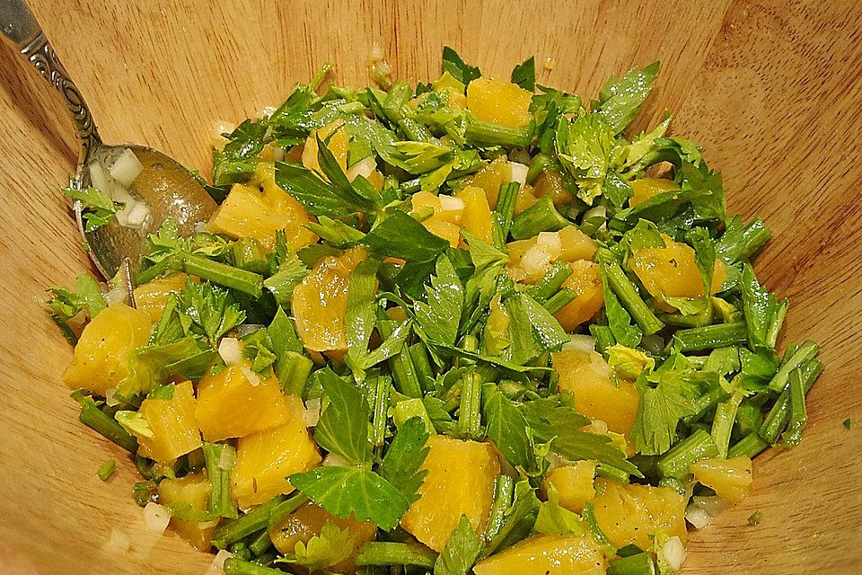 Staudensellerie-Ananas-Salat