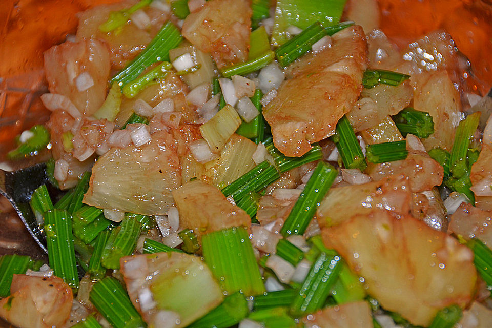 Staudensellerie-Ananas-Salat