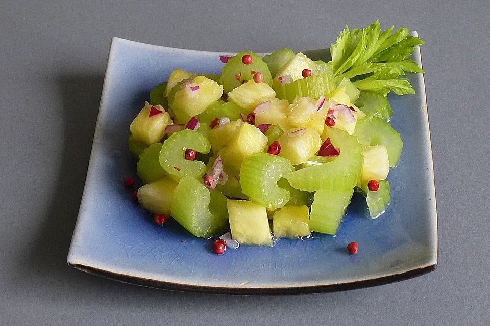 Staudensellerie-Ananas-Salat