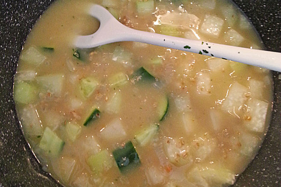 Hafergrütze - Cremesuppe mit Kohlrabi und Gurke