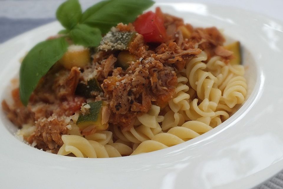 Spaghetti mit Zucchini - Thunfisch - Soße