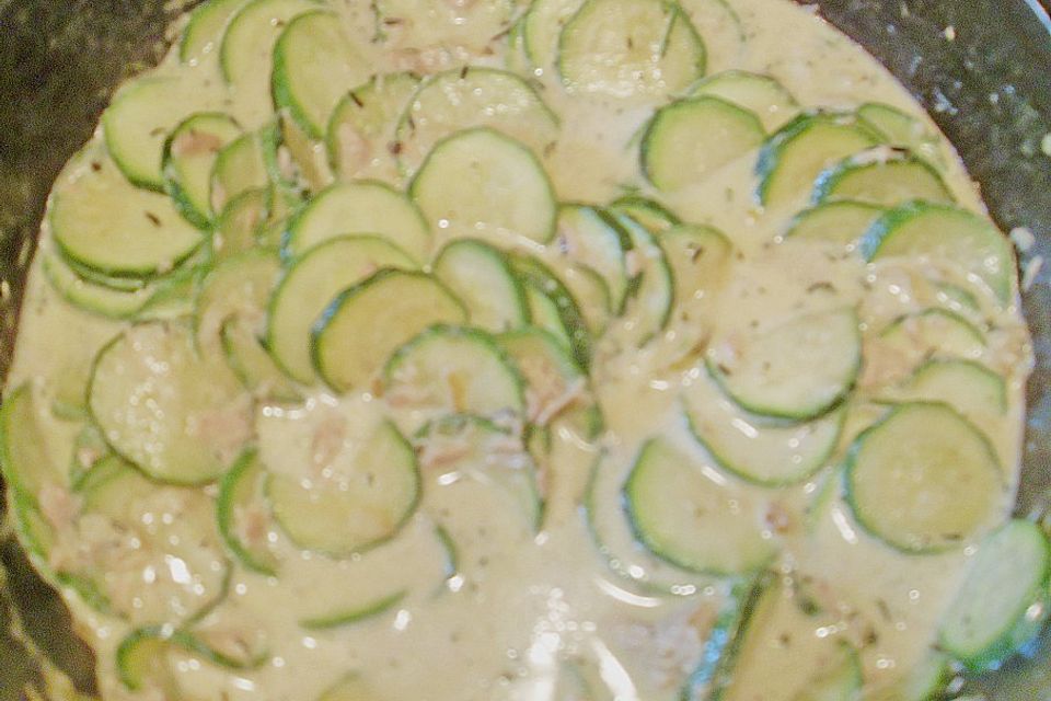 Spaghetti mit Zucchini - Thunfisch - Soße