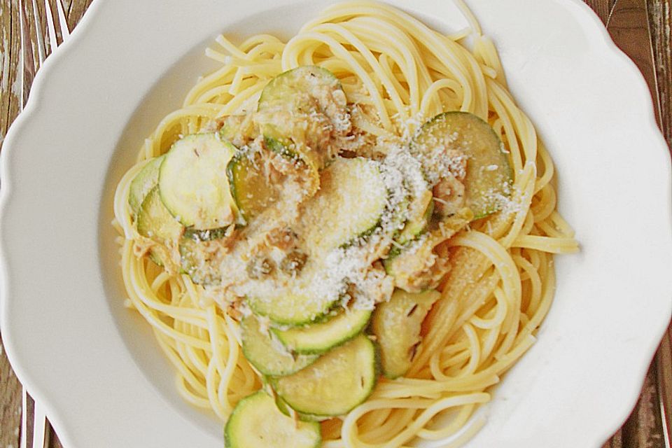 Spaghetti mit Zucchini - Thunfisch - Soße