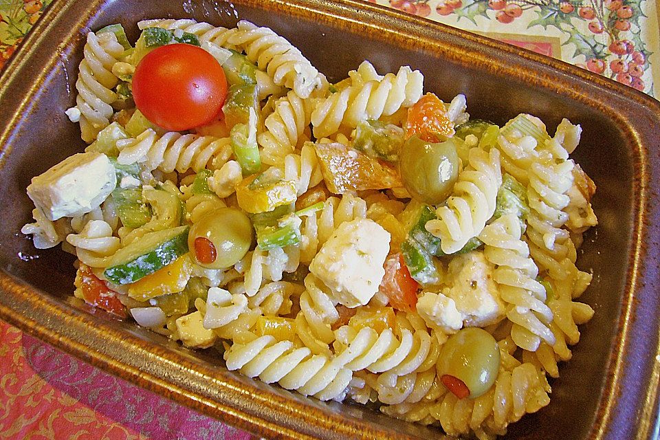 Griechischer Nudelsalat