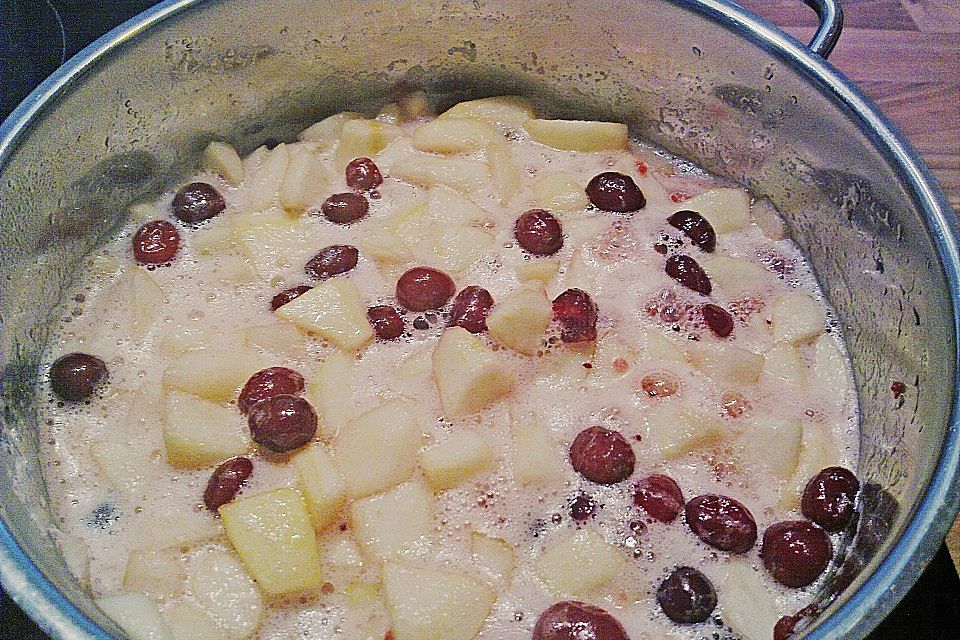 Birnenmarmelade mit Cranberries