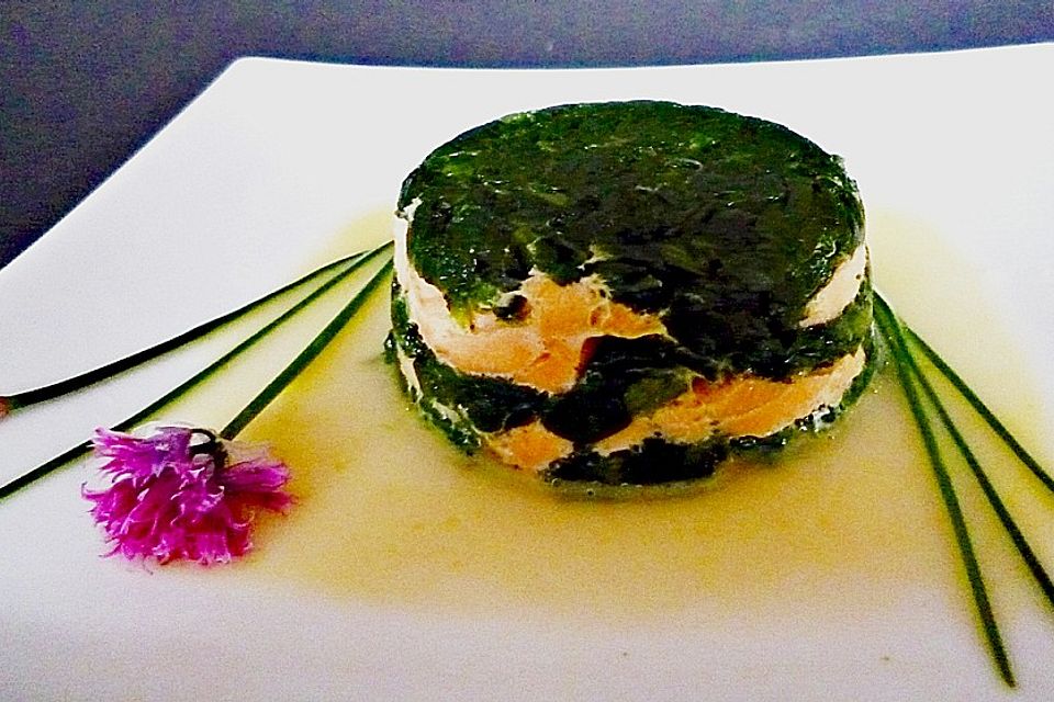 Lachs - Spinat - Törtchen mit Beurre Blanc