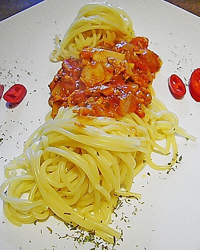 Spaghetti mit Thunfisch - Sardellen - Tomatensauce
