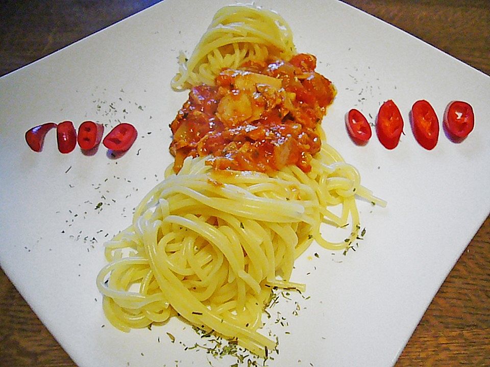 Spaghetti mit Thunfisch - Sardellen - Tomatensauce von AnnChristine ...