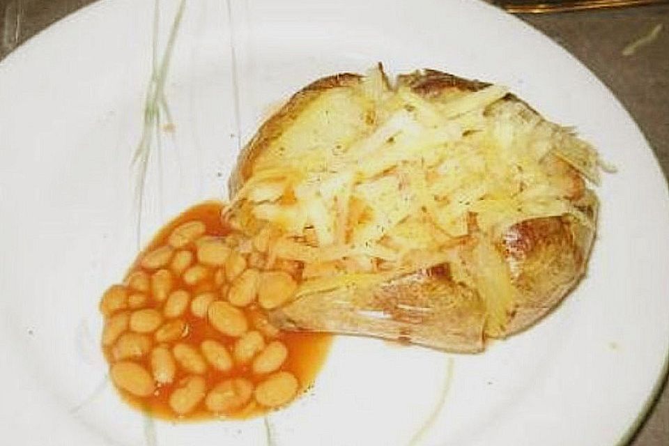 Baked potatoe with beans and cheese