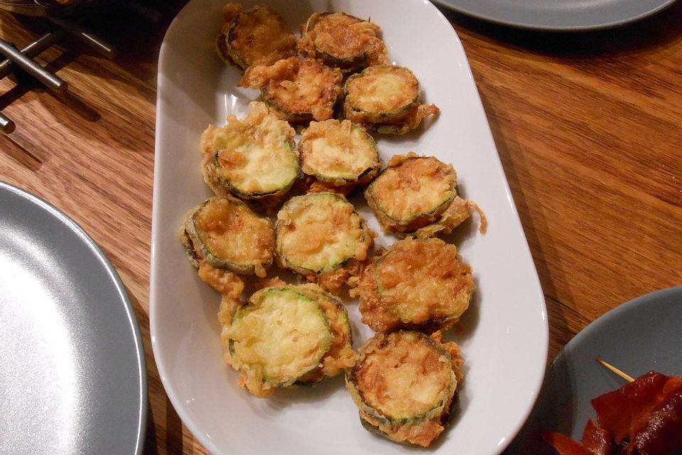 Frittierte Zucchini im Teig