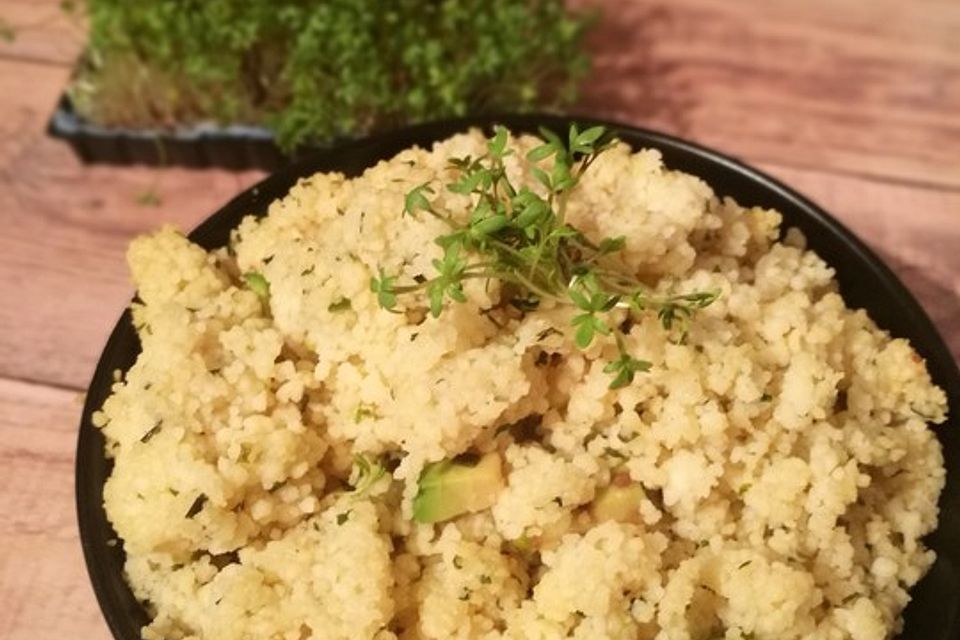 Couscous mit Avocado und Kresse