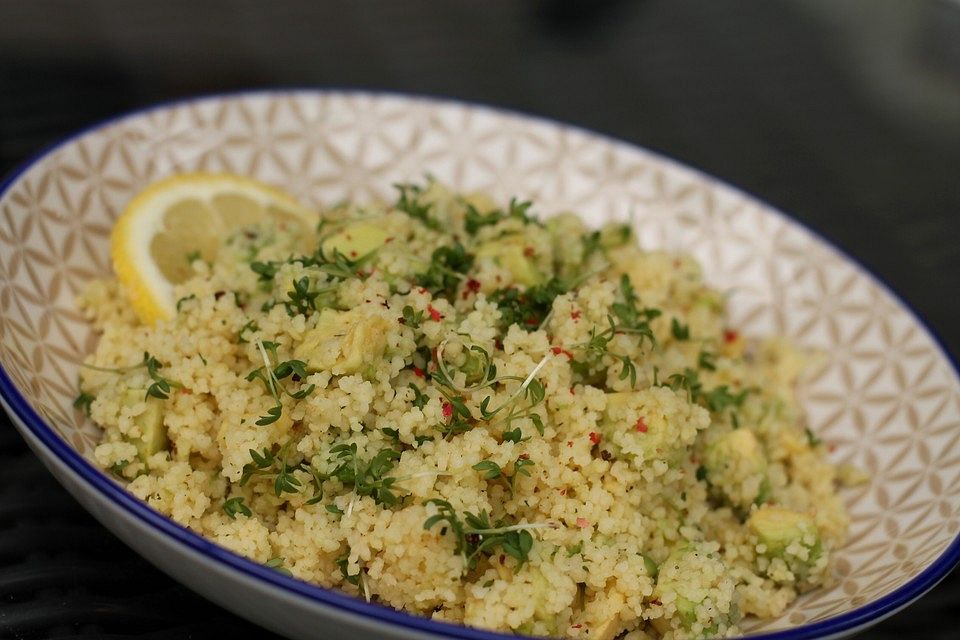 Couscous mit Avocado und Kresse