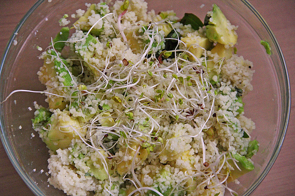 Couscous mit Avocado und Kresse