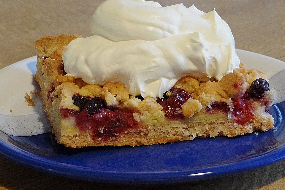 Obstkuchen mit Streuseln