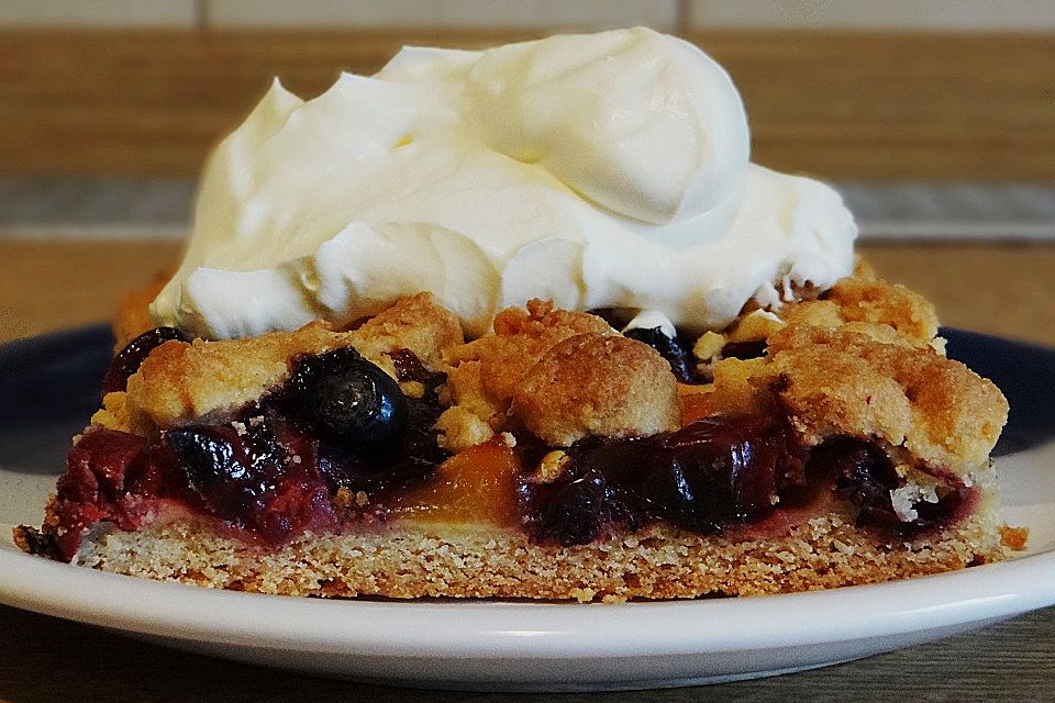 Obstkuchen mit Streuseln